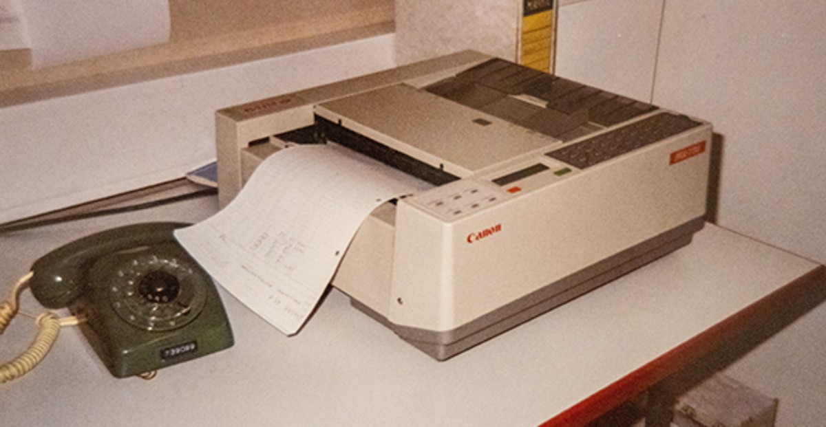 1980-luvun lopun työvälineinä oli faksi ja puhelin